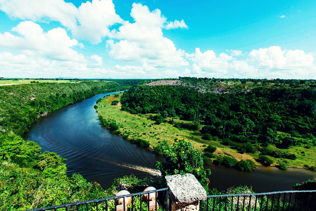 pin-and-travel-dominican-cinema-apocalypse-now