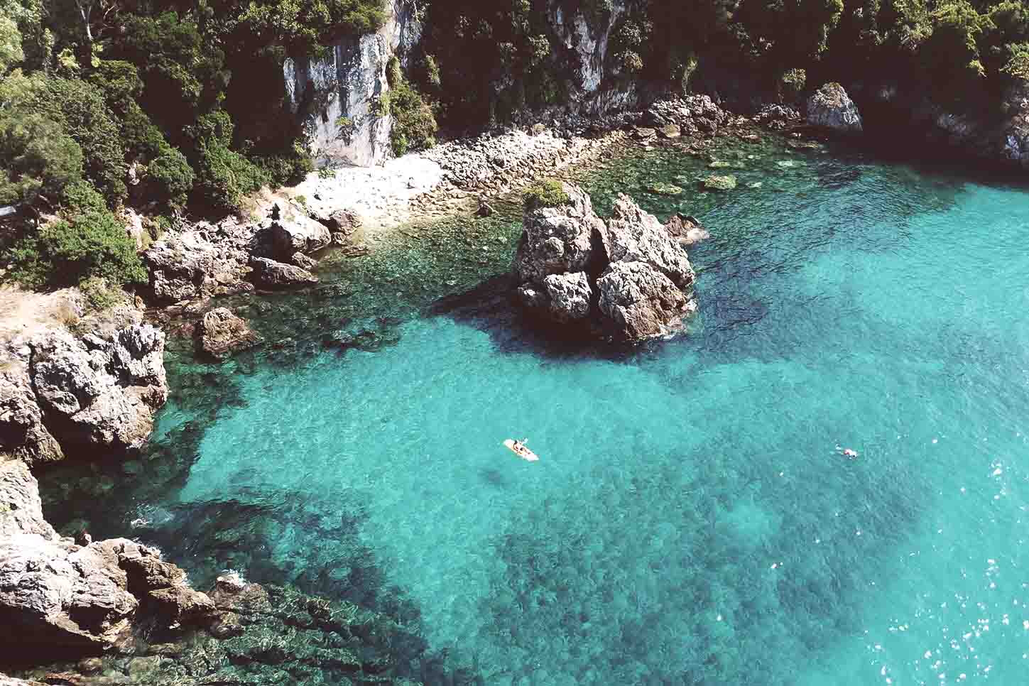 Il kayak permette di visitare Ibiza in maniera originale e divertente