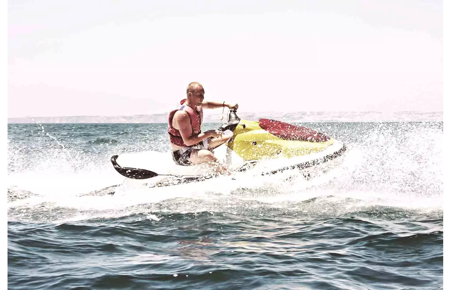 Découvrez Ibiza par bateau. C'est une idée originale pour visiter Ibiza avec les enfants