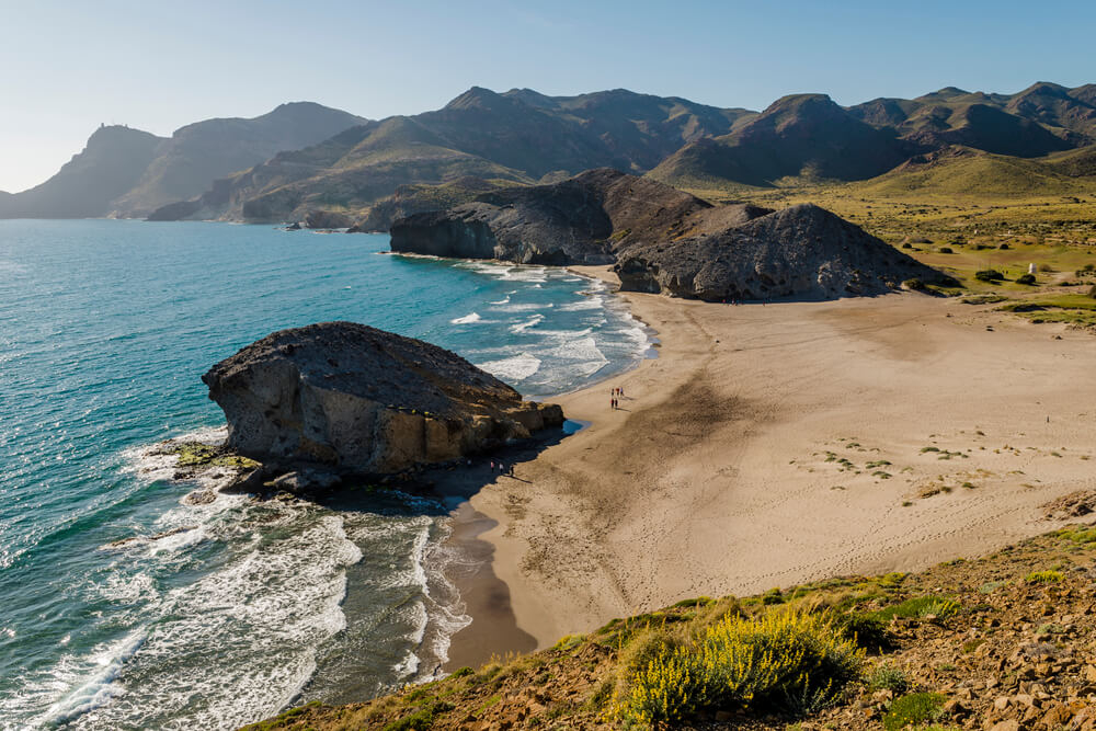 Aktivurlaub Spanien: Küstenlandschaft im Naturpark Cabo de Gata.