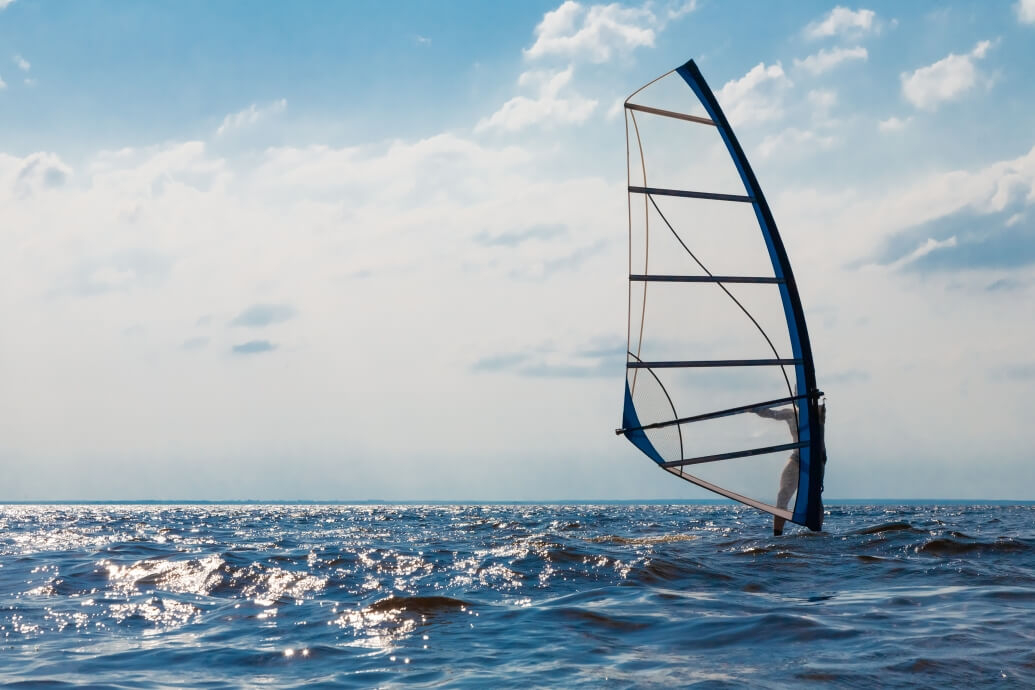Sporturlaub Kanaren: Windsurfer bei Lanzarote.