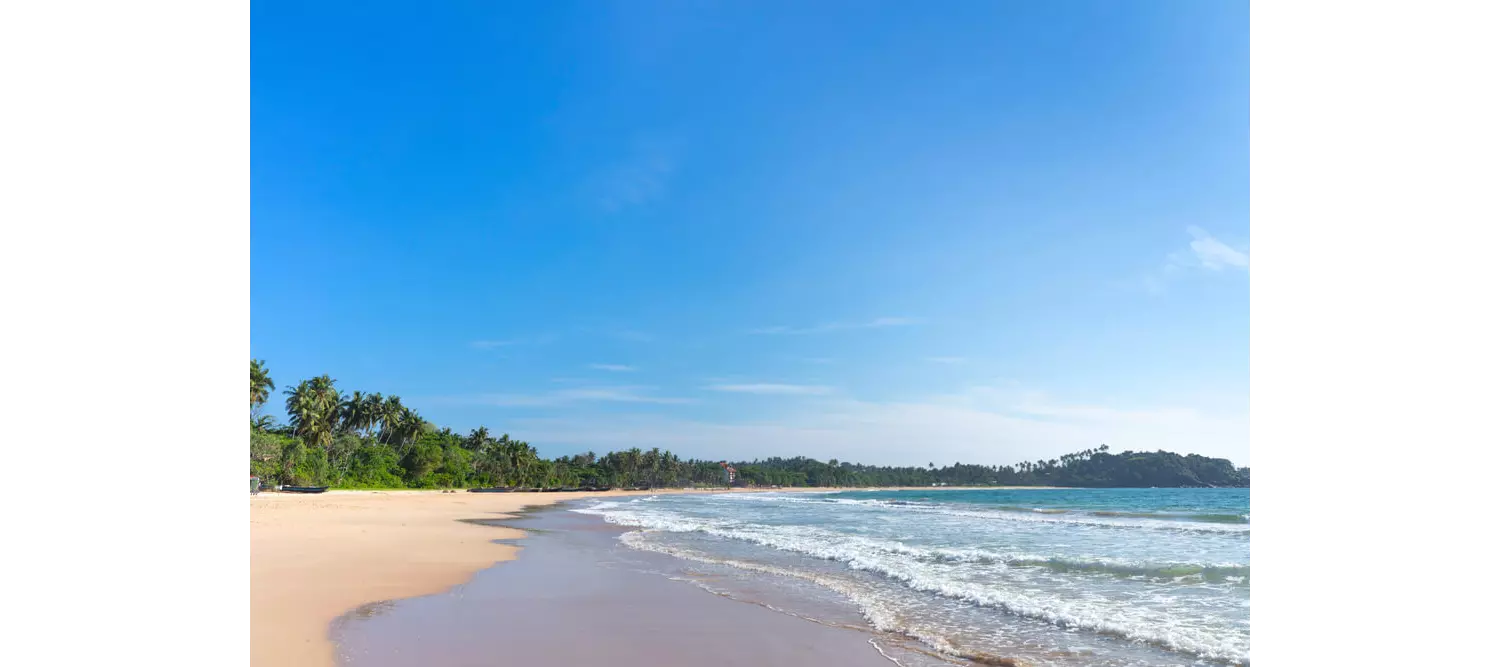 Sri Lanka schönste Strände: Talalla mit weißem Sand und Palmen.