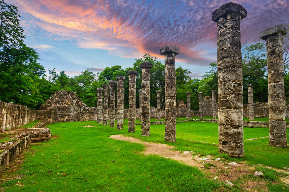 Tagundnachtgleiche Chichén Itzá: die Maya-Stätte aus der Luft gesehen.