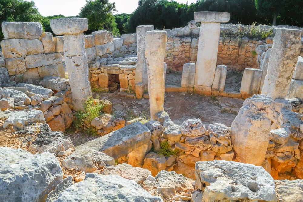 Die prähistorische Stätte Torre d'en Galmés auf Menorca.