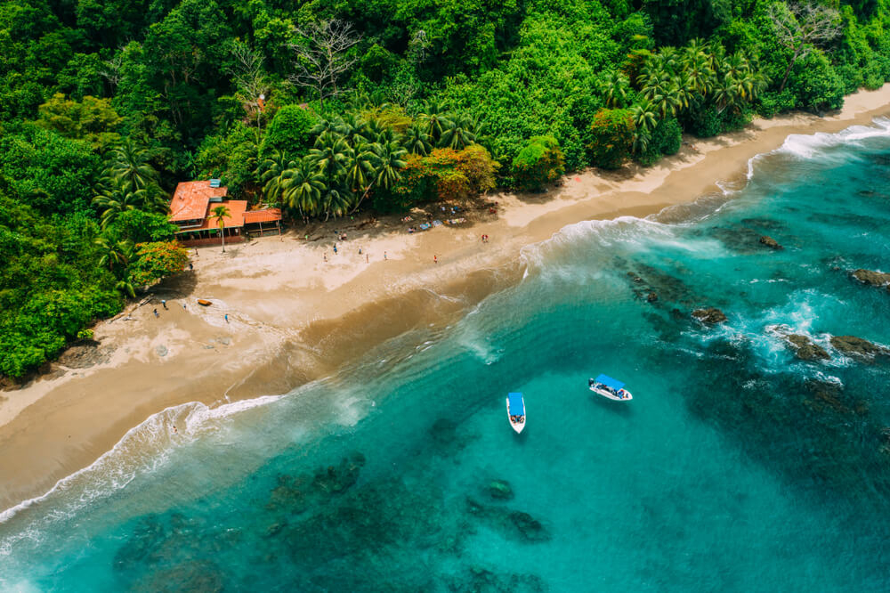 Strand auf der Isla del Caño, einem beliebten Tauchspot in Costa Rica.