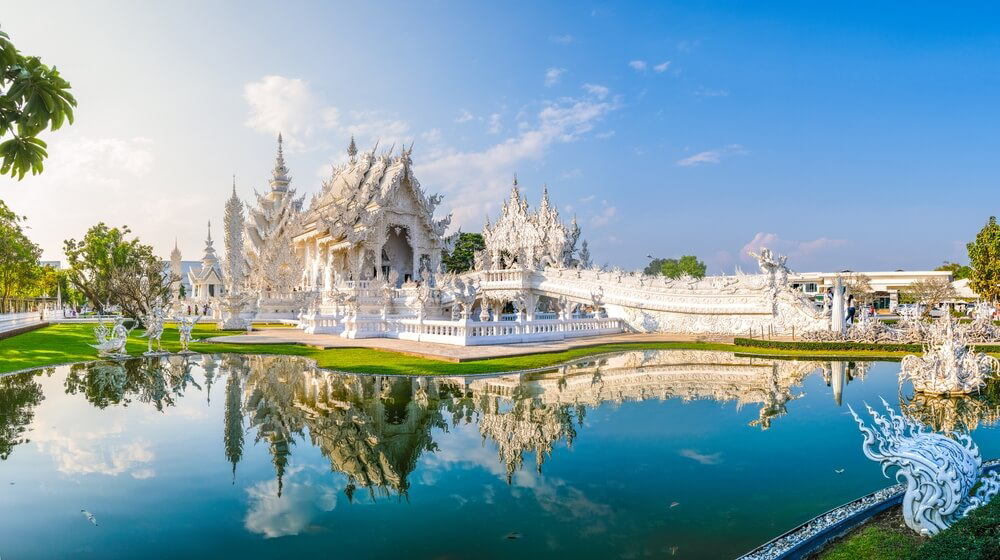 Einer der schönsten Tempel in Chiang Rai: Wat Rong Khun.