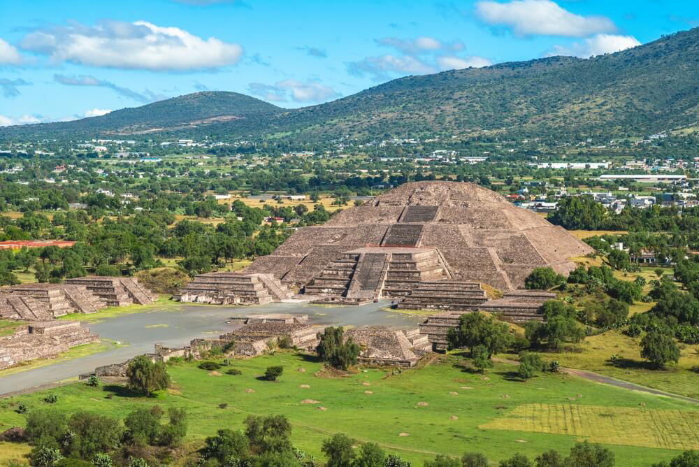 Blick auf die Mondpyramide in Teotihuacan, Mexiko.