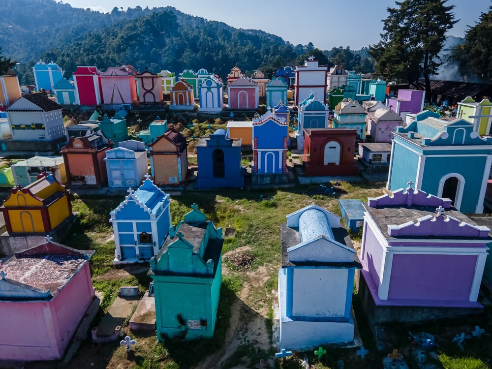 Cool places to visit in Guatemala: the colorful cemetery of Chichicastenango