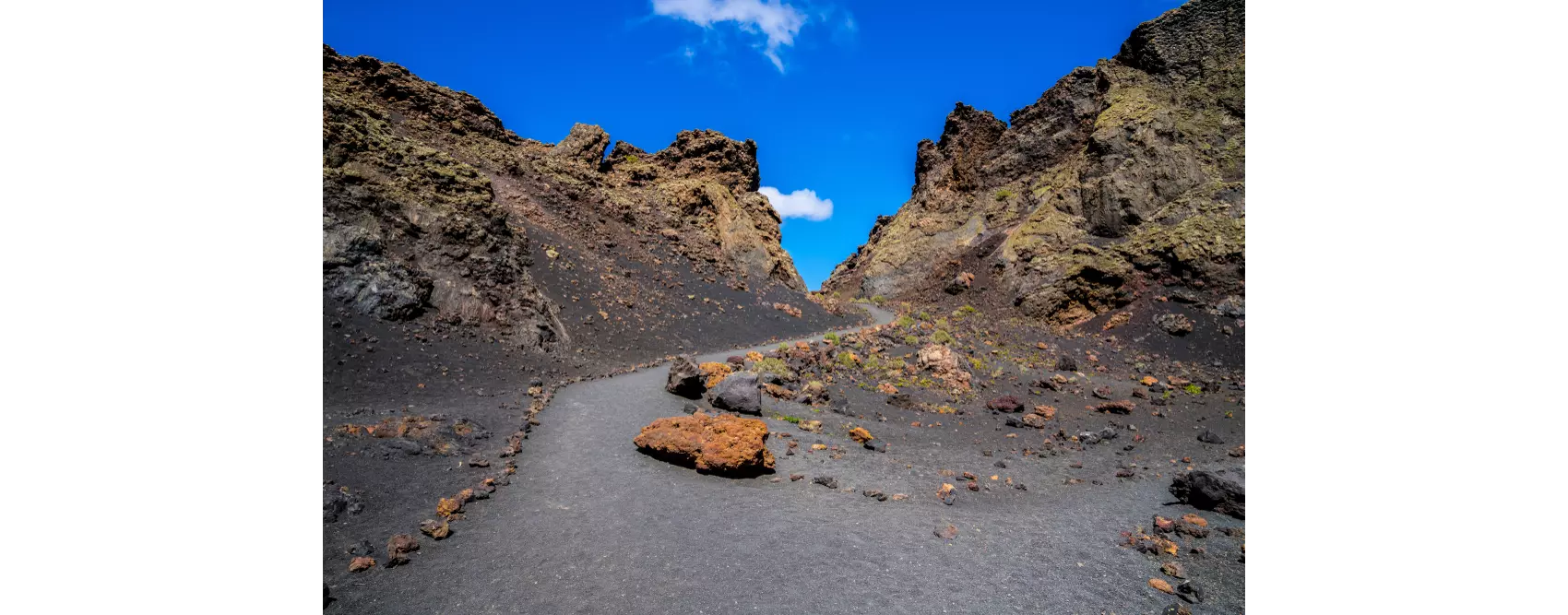 Volcán El Cuervo: Black volcanic trail through a volcano in Lanzarote