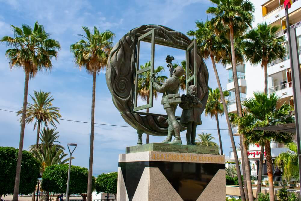 Things to do in Marbella: see the statues on the Avenida del Mar