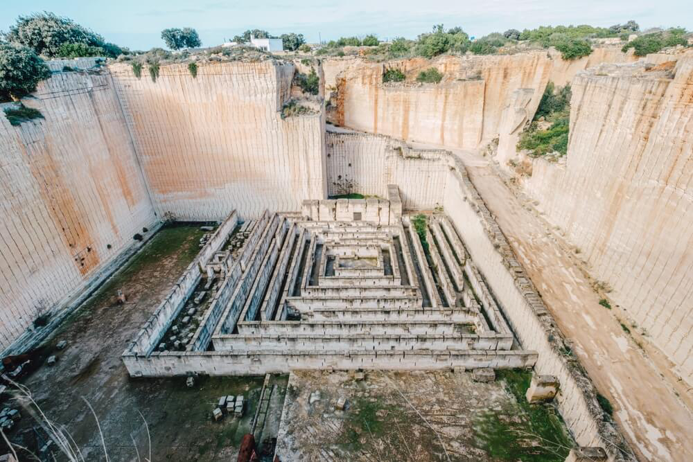 Lithica: A big quarry with a maze in the middle
