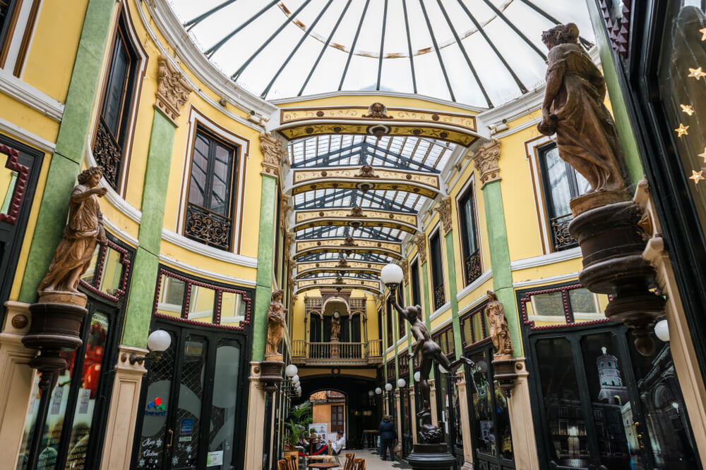 Pasaje Gutiérrez: The green and yellow interiors of the Valladolid shopping arcade