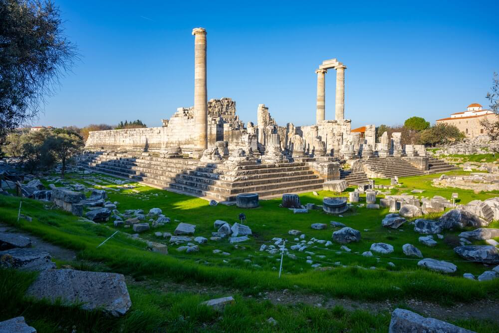 Türkei Sehenswürdigkeiten: Ruinen des Apollontempels bei Didima.
