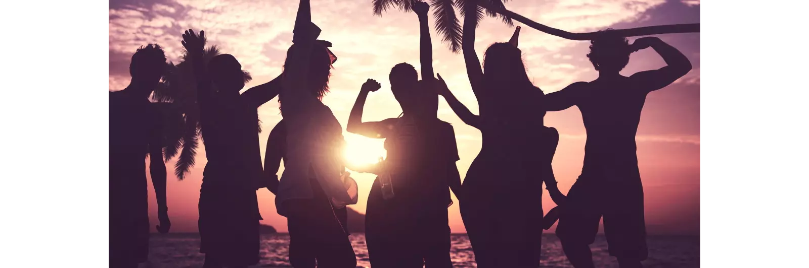 Auf einer Singlereise kann man viele neue Leute kennenlernen