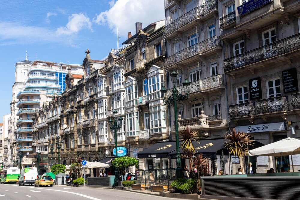 Urlaub in Galicien: schöne Häuserfassaden in Vigo.