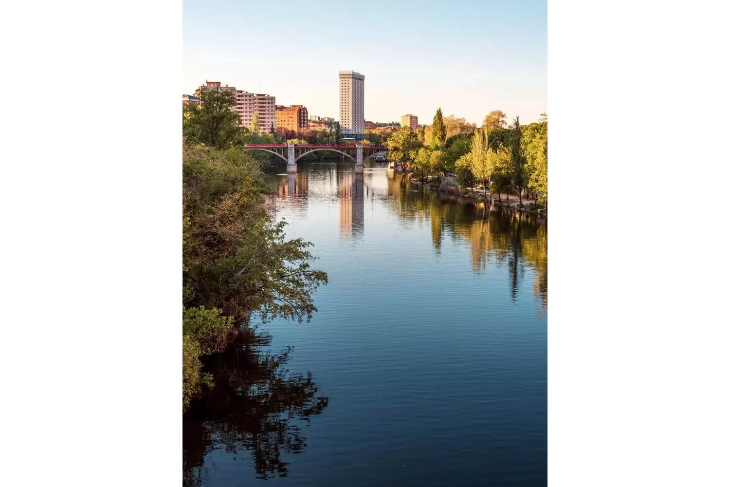 Der Río Pisuerga fließt durch Valladolid.