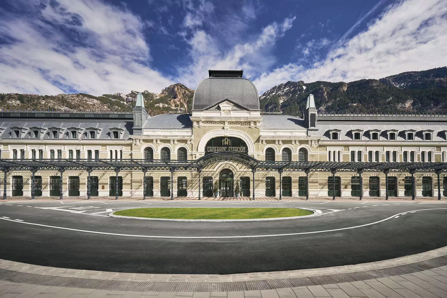 hotel canfranc