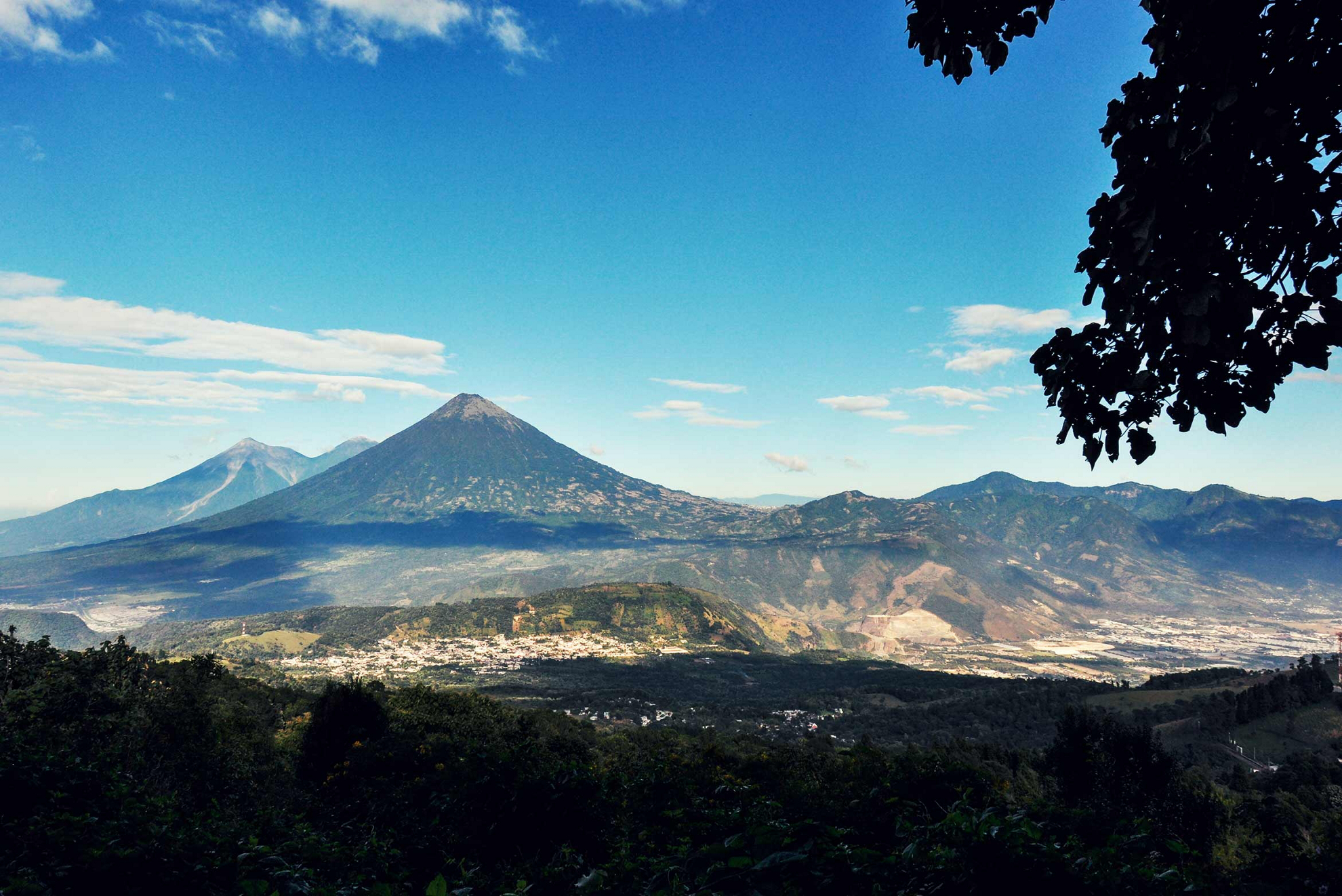 volcanoes-of-america-guatemala-pin-and-travel