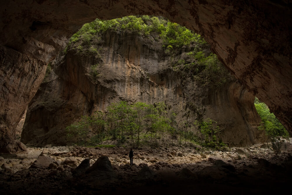 Wanderin in Cadiz: Höhle in der Schlucht der Garganta Verde.