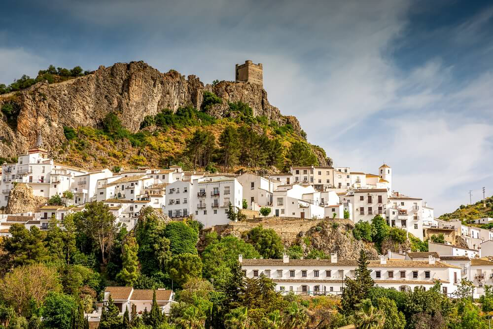 Weiße Dörfer Andalusien: das Bergdorf Grazalema.