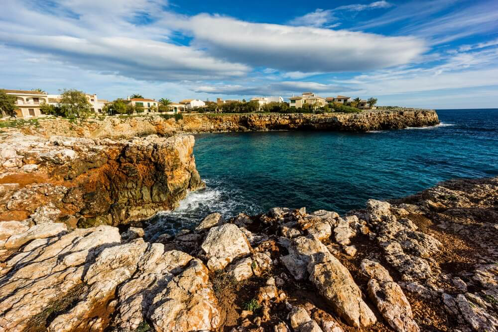 Manacor: A rocky outcrop with the ocean lapping against the rocks