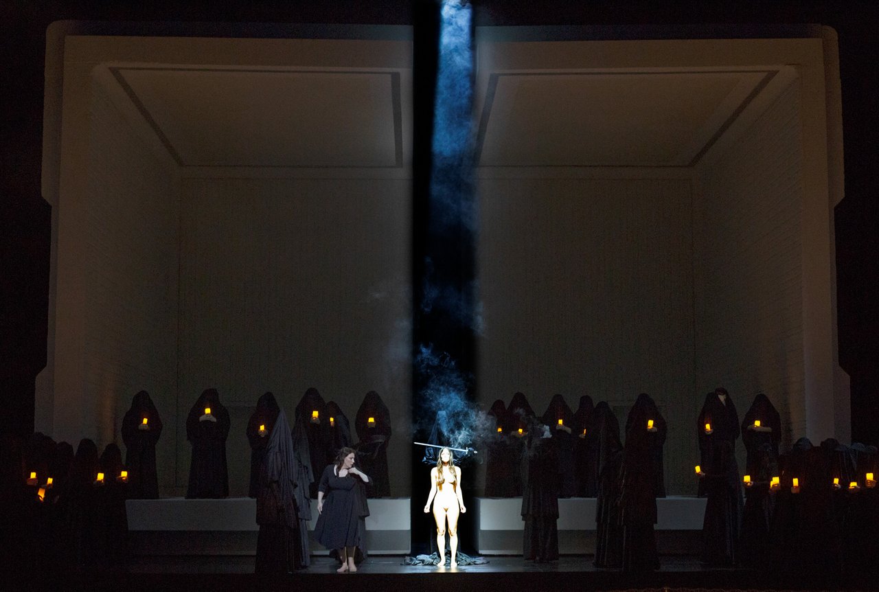 
Opéra national de Paris
AIDA Premiere 24.09.2025

Director: Shirin Neshat
Conductor: Michele Mariotti
Set design: Christian Schmidt

Costume design: Tatyana van Walsum

Light design: Felice Ross
 
Choreography: Dustin Klein

Dramaturgy: Yvonne Gebauer


Aida: Saioa Hernandez 
Radames: Piotr Beczała
Amneris: Eve-Maud Hubeaux
Ramfis: Alexander Köpeczi 
Amonasro: Amartuvshin Enkhbat
Il Re: Krzysztof Bączyk 

Un Messagero
Una Sacerdotess
Manase Latu 
Margarita Polonskaya
