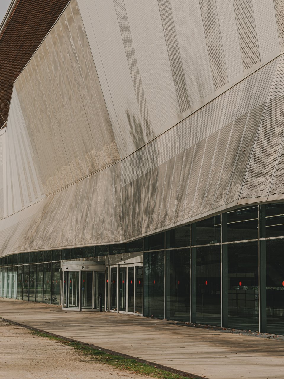Façana est del Centre de Convencions Internacional de Barcelona - CCIB