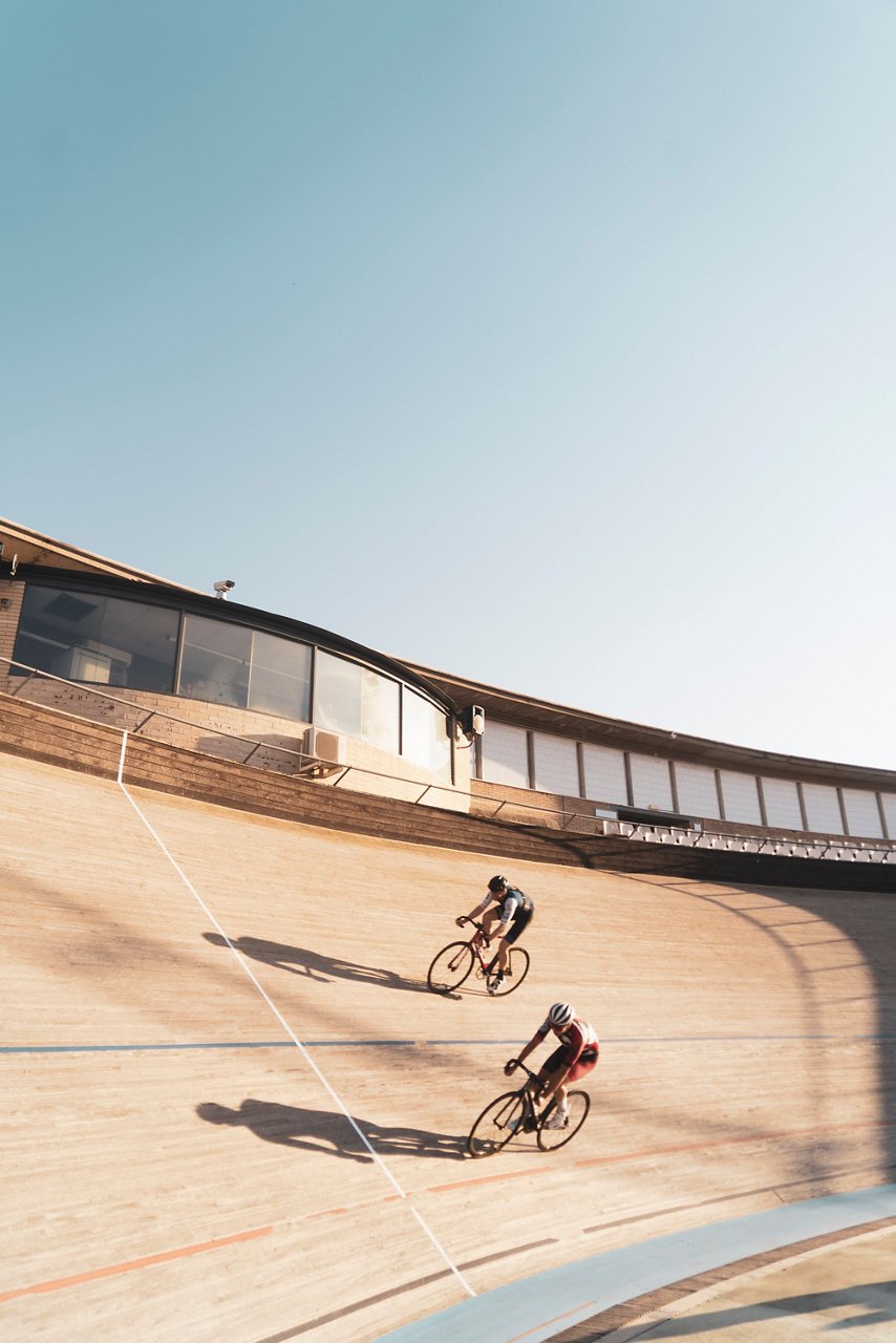 2 ciclistes en pista