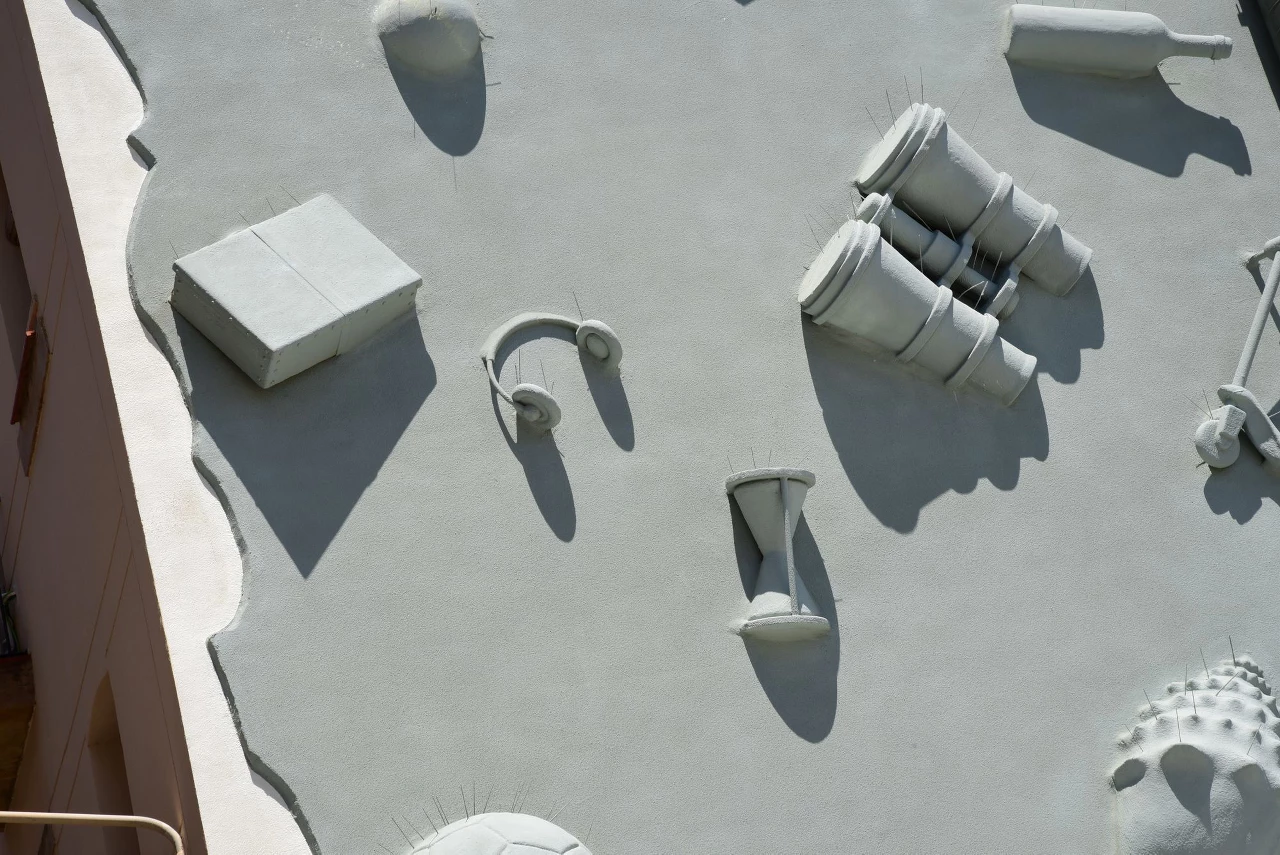 Mitgera dels objectes (Wall of Objects)
