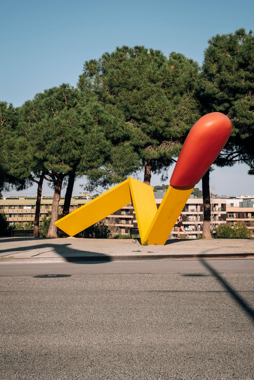 Escultura contra cel blau