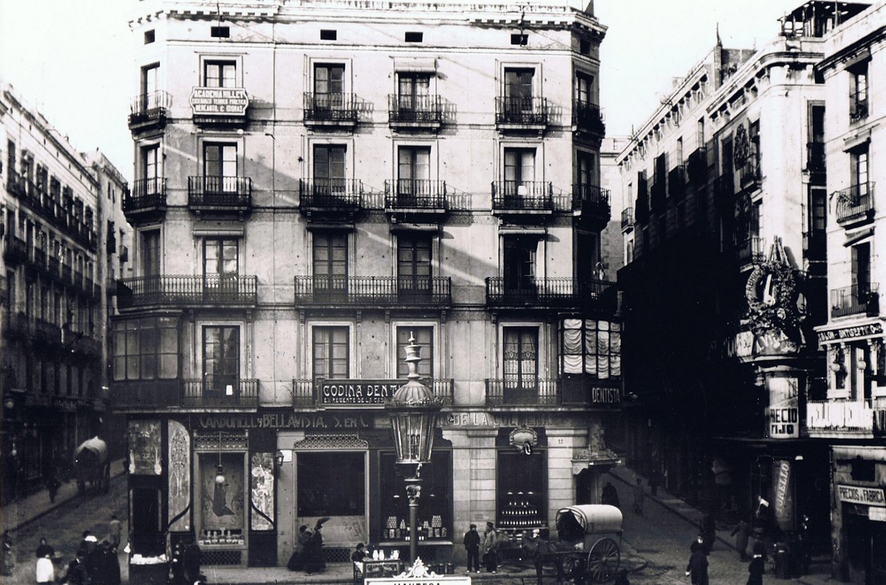 Vista de la façana de La Colmena