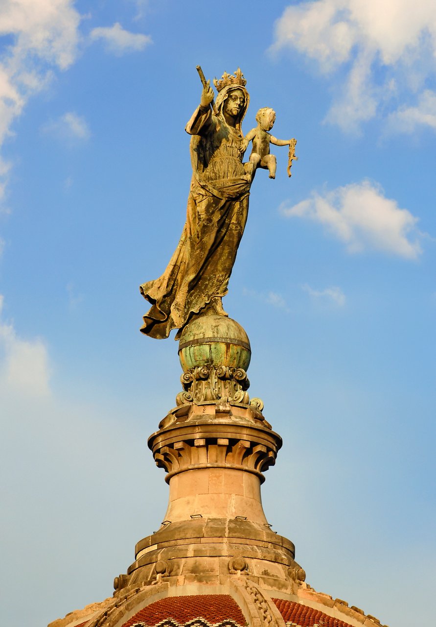 Cúpula amb la figura de la Verge de la Mercè