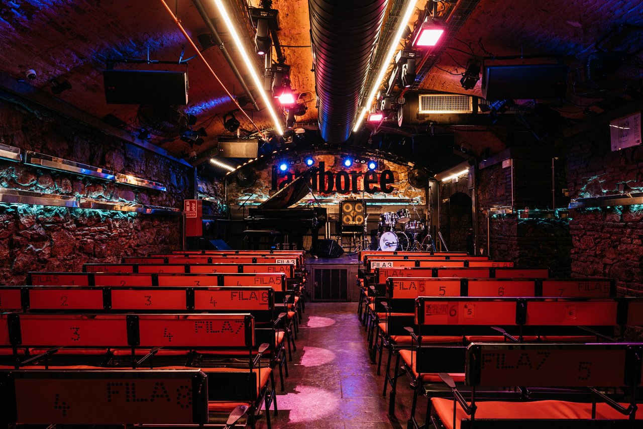 Vista de l'escenari amb la sala buida