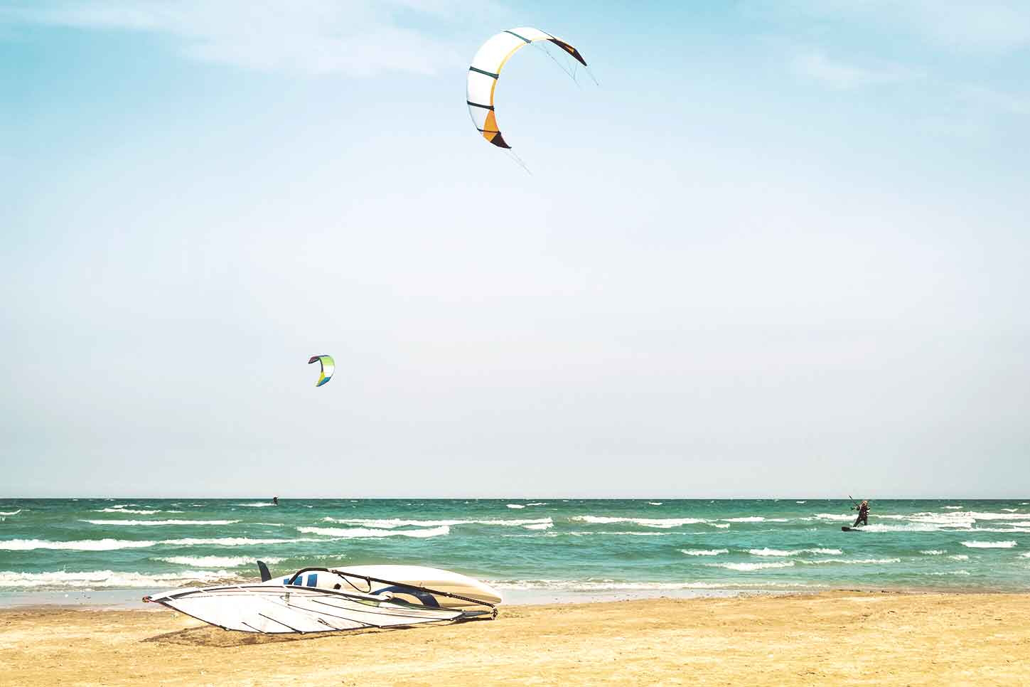 Fuerteventura Unternehmungen: Windsurfen ist sehr beliebt.