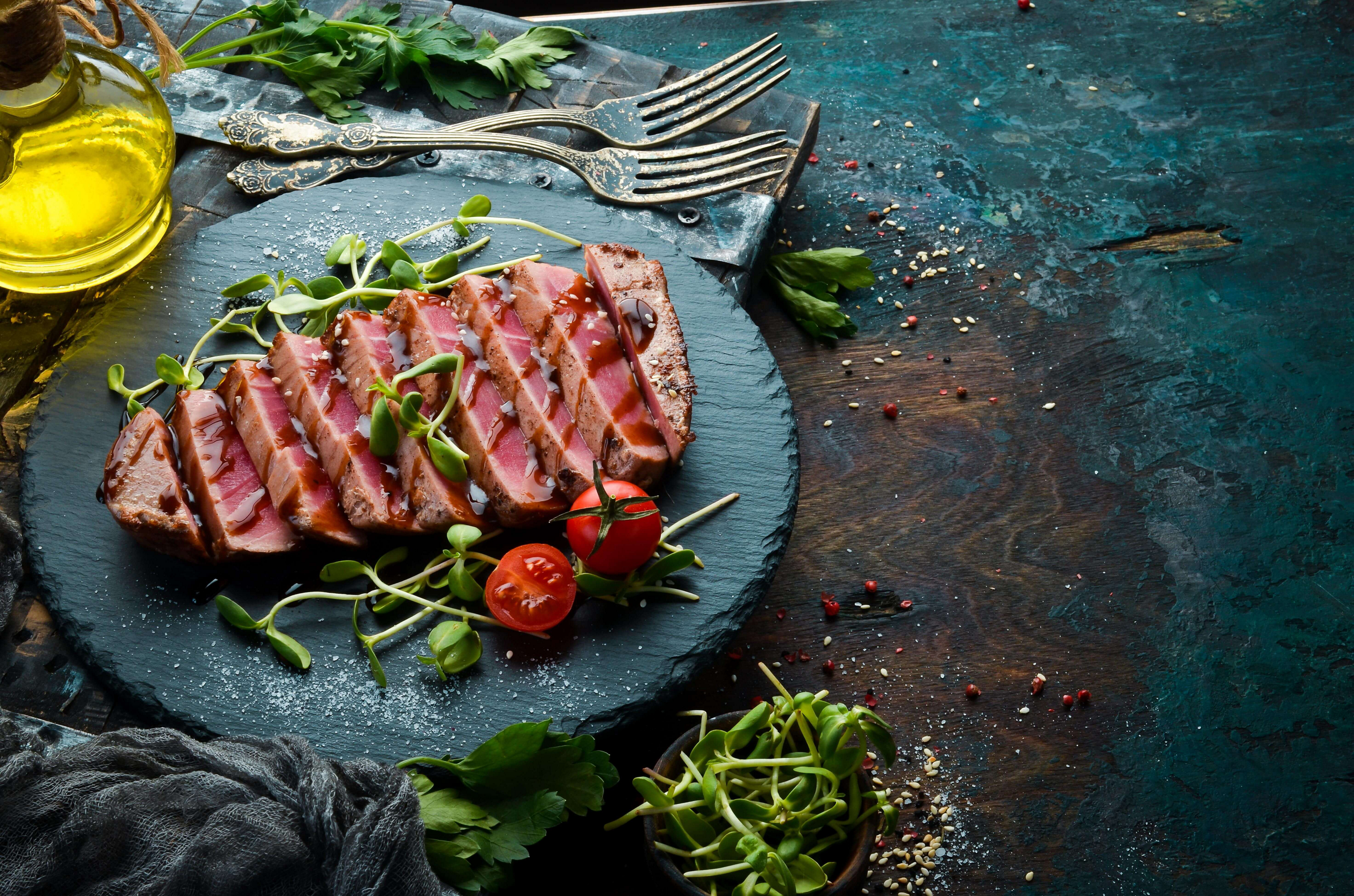 Almadraba-Thunfisch als Tataki angerichtet