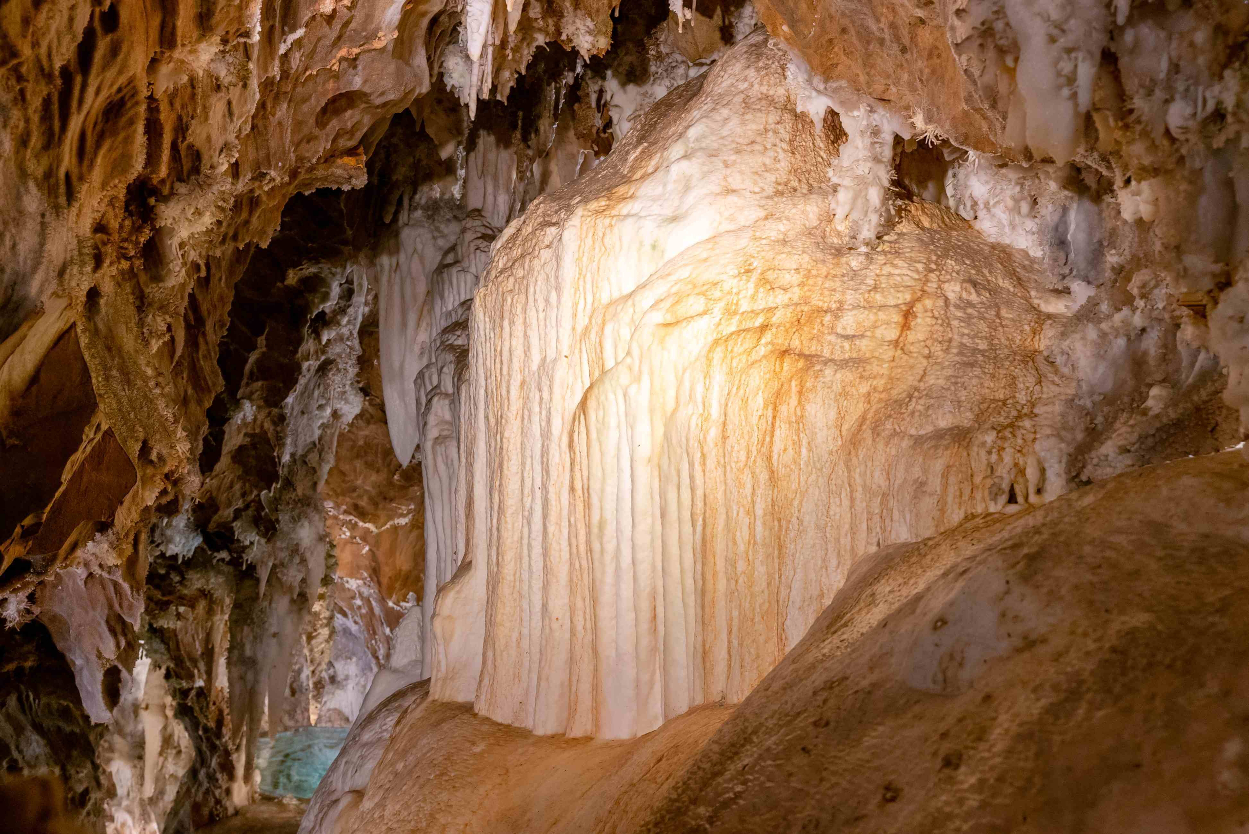 Andalusien Geheimtipps: die Gruta de la Maravillas in Huelva.