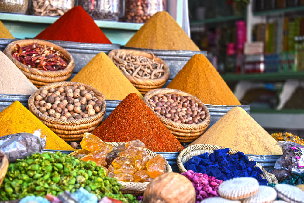 Arabische Küche: Stand mit Gewürzen auf einem Souk.