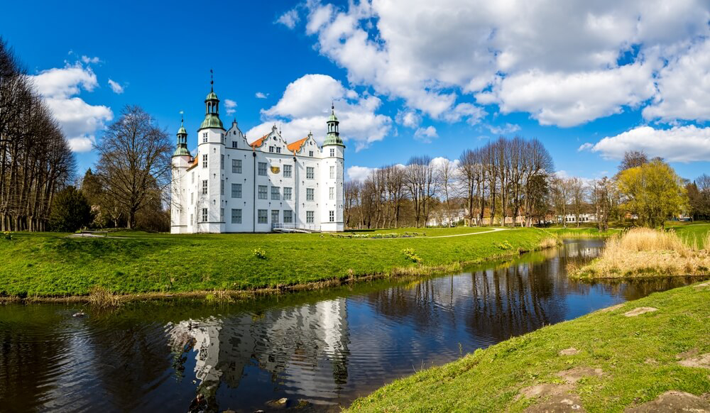 Wasserschloss Ahrensburg in der Nähe von Hamburg.