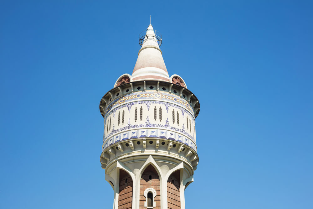 Jugendstil-Wasserturm in Barcelona.