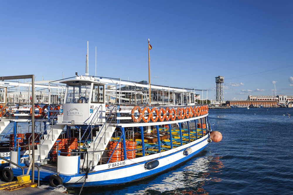 Ausflugsboot im Hafen von Barcelona.