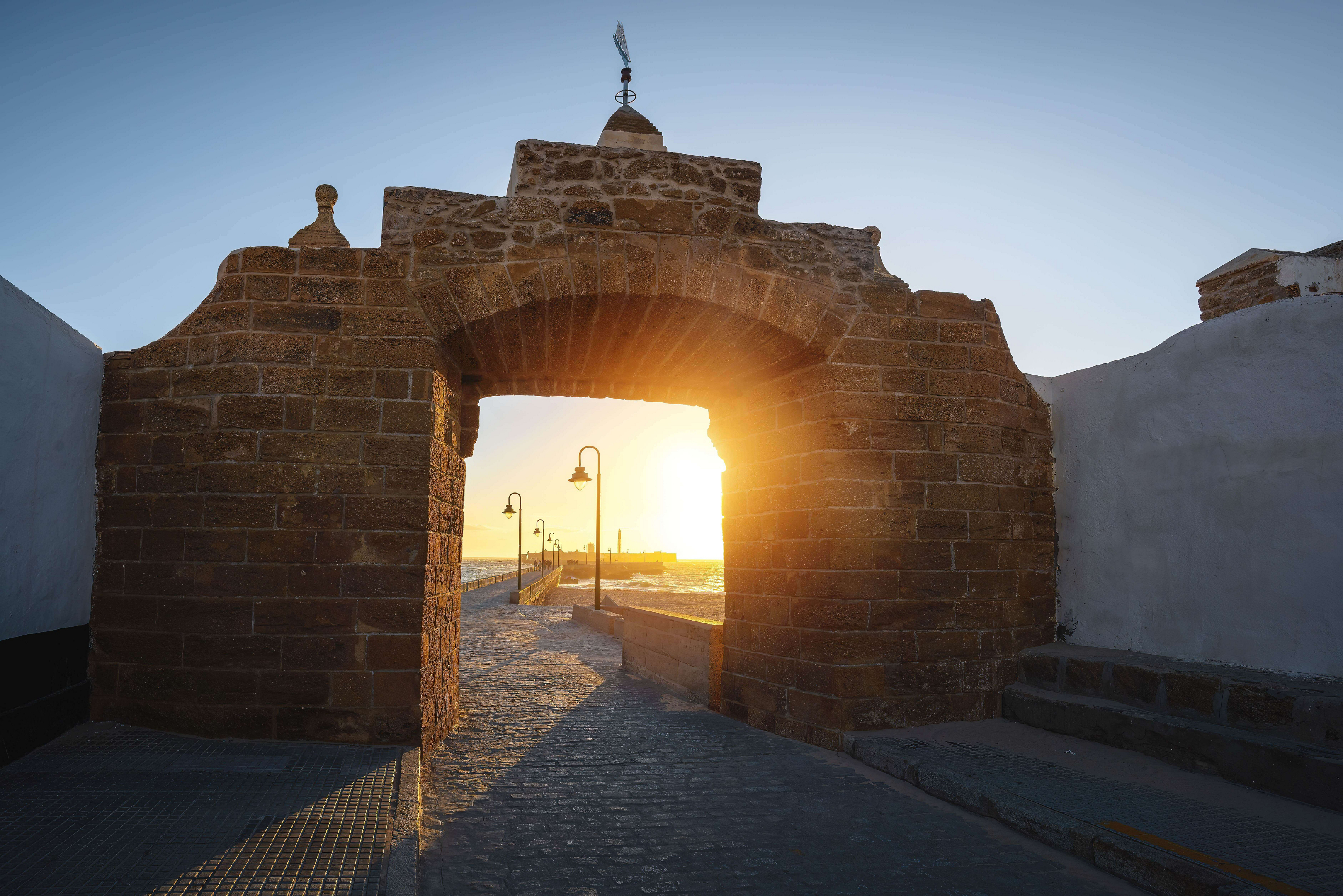 Eingang zum Strand von La Caleta in Cádiz