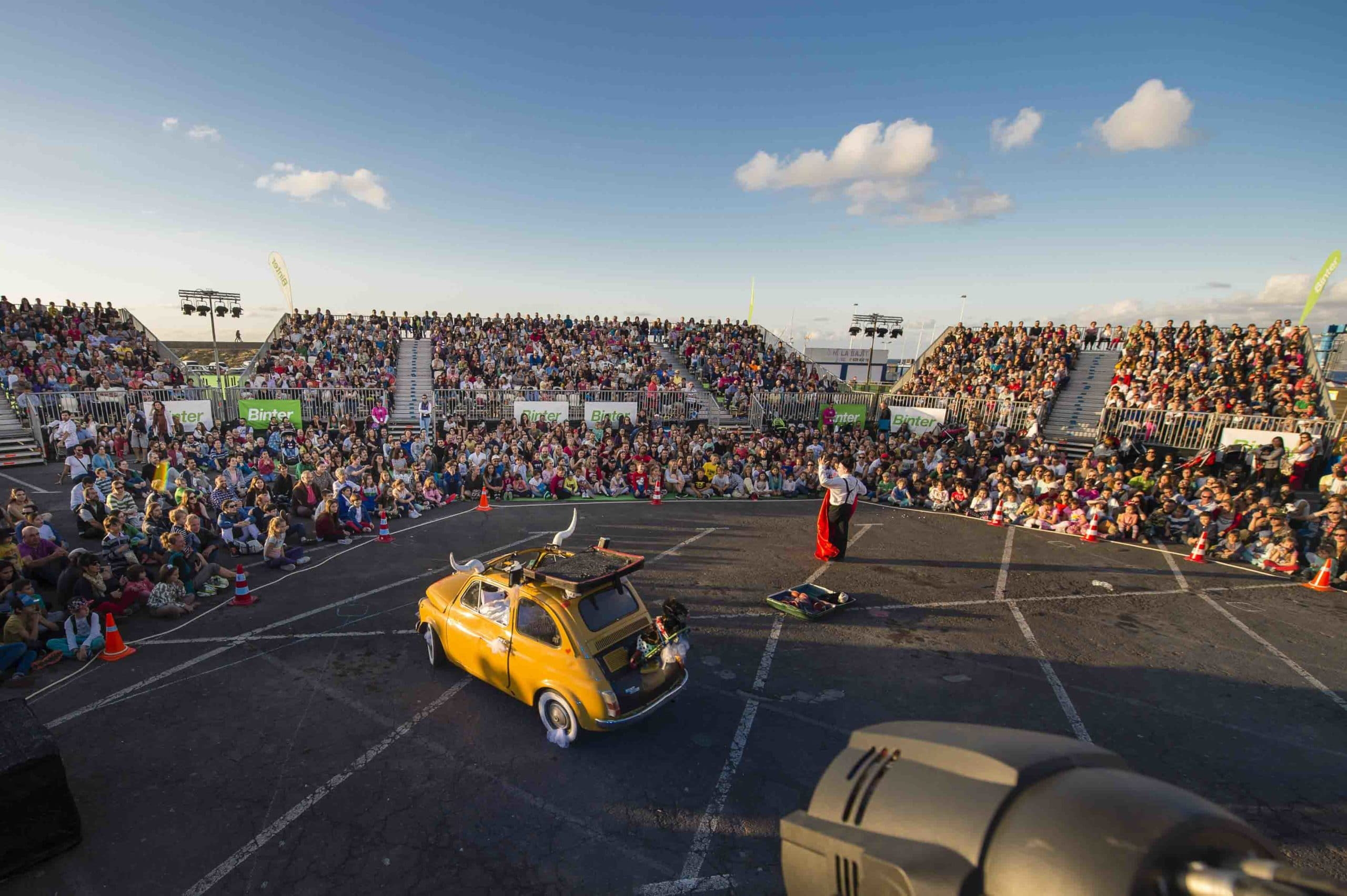 Experience music and gastronomy while on holiday enjoying the Canary Islands festivals.