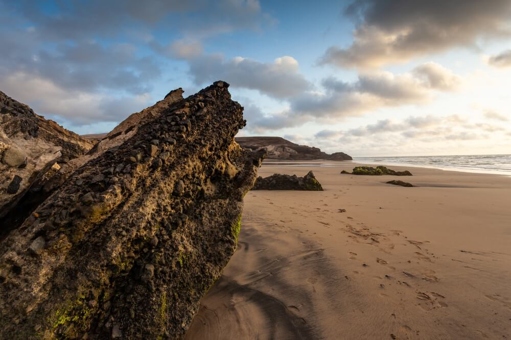 Die schönsten Strände Fuerteventuras: Playa de Garcey in der Dämmerung.