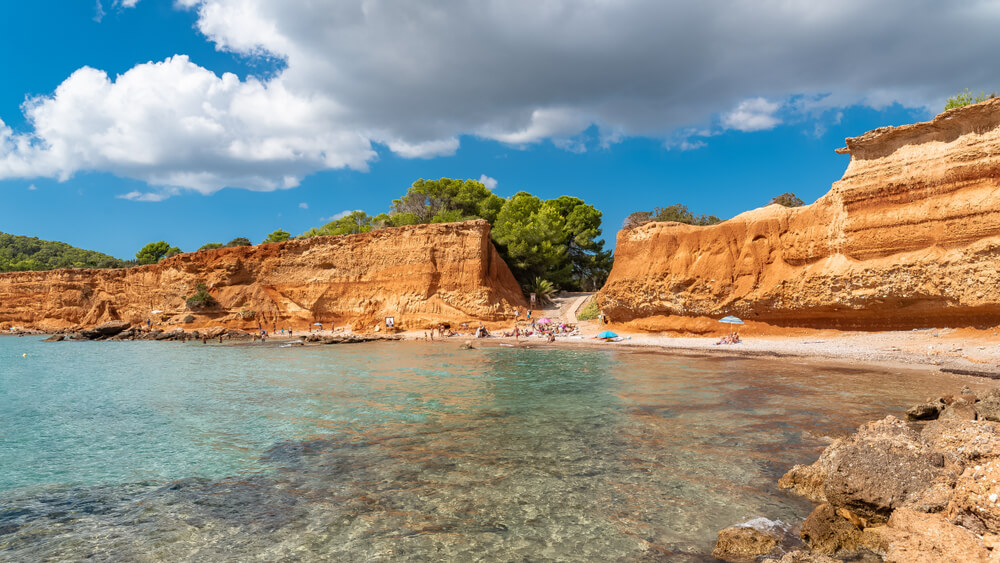 Ibiza mit Kindern: Sa Caleta ist der perfekte Familienstrand