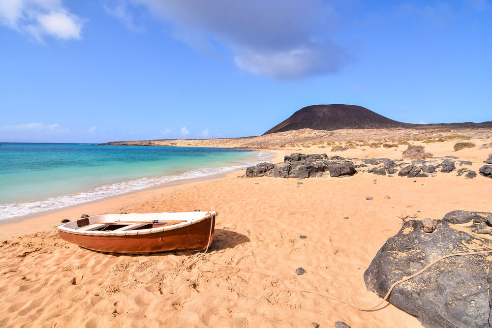 Unberührter Strand auf der Insel La Graciosa.