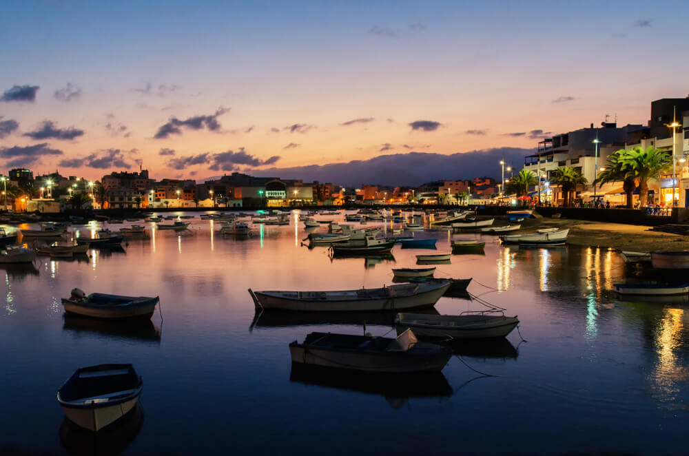 Lanzarote nightlife: The sun setting over the lake, Charco de San Gines in Arrecife