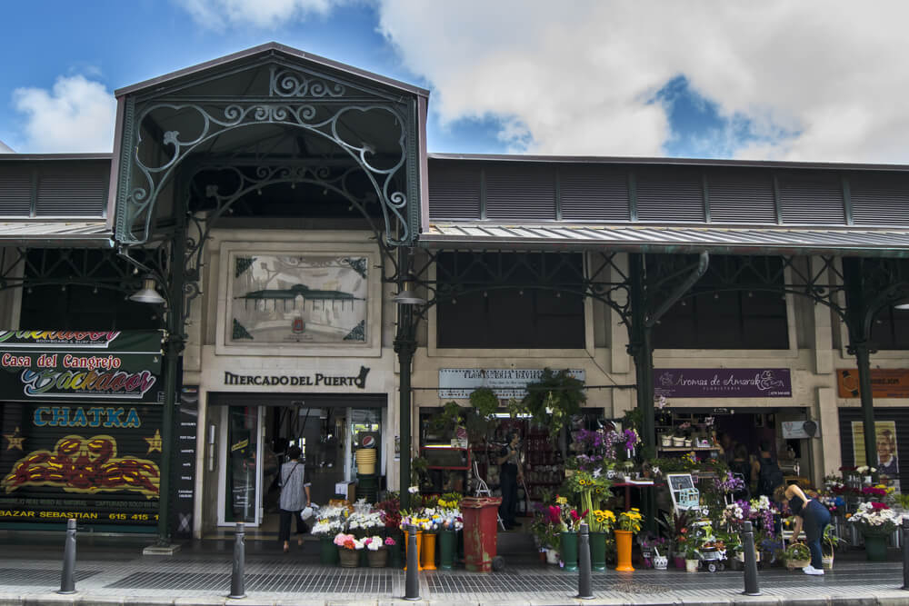 Las Palmas, Gran Canaria: A street view of the Mercado del Puerto