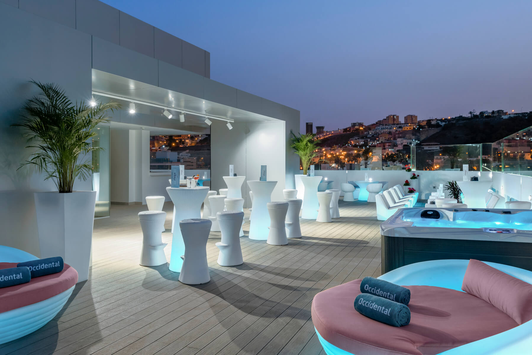 Rooftop bar in Las Palmas Gran Canaria: Views of the Occidental Las Palmas