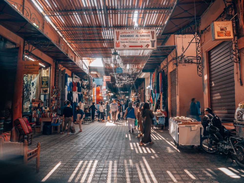 Eine der Sehenswürdigkeiten in Marrakesch: der Souk.