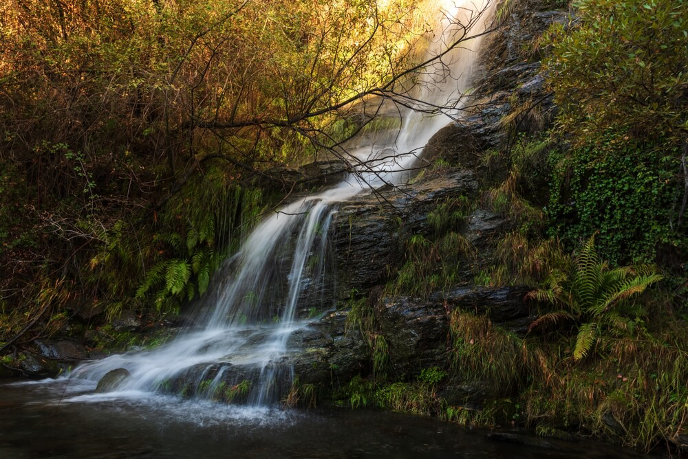 Nationalpark Sierra Nevada: ein Wasserfall des Flusses Lanjarón.